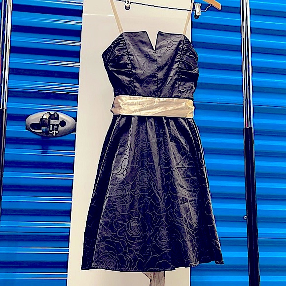 Wire V top Strapless Babydoll Dress w/ real Bow (MAJOR DISCOUNT!) See Photos!